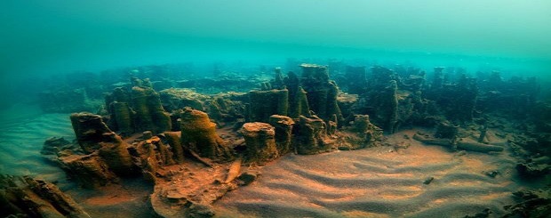 armenia-Underwater Fairy Chimneys in Van lake.-1